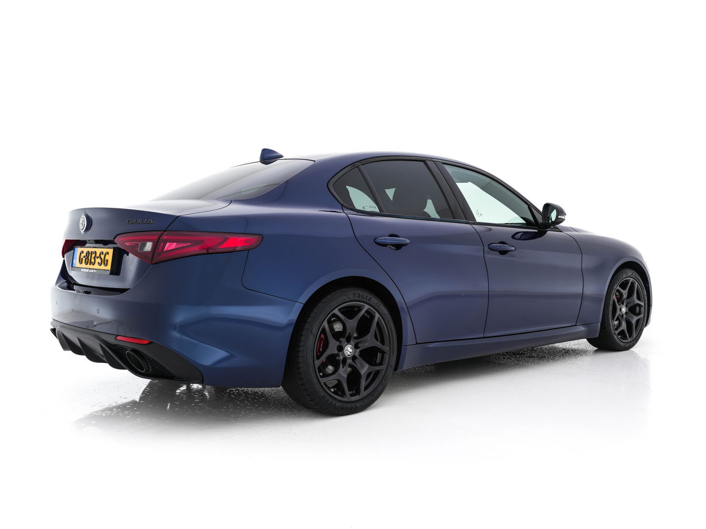 Alfa Romeo Giulia 2.0T B-Tech (INCL-BTW) Aut. *LUXURY-LEATHER | XENON | ADAPTIVE-CRUISE | MEMORY-PACK | HEATED-SPORTSEATS | KEYLESS | CAMERA | NAVI-FULLMAP | DAB+ | SHIFT-PADDLES | PRIVACY-GLASS | ECC | 18"ALU*