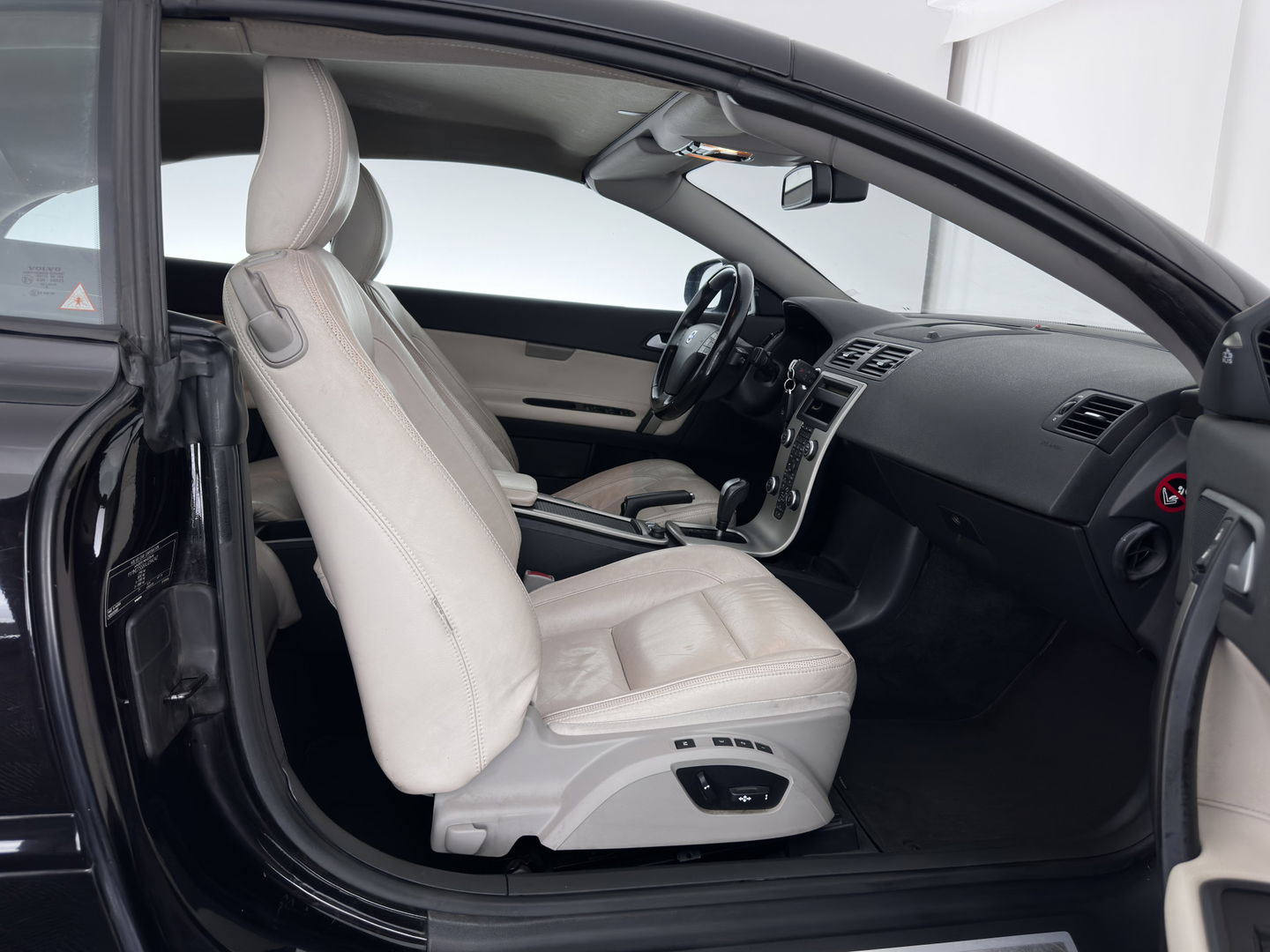 Volvo C70 Convertible 2.0D Momentum Aut. *LUXURY-LEATHER | XENON-PLUS | NAVI-FULLMAP | MEMORY-PACK | HEATED-COMFORTSEATS | ECC | KEYLESS | PDC | CRUISE | 18''ALU*