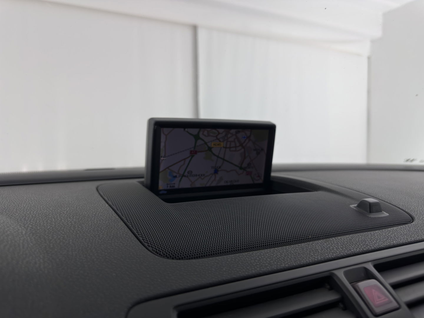 Volvo C70 Convertible 2.0D Momentum Aut. *LUXURY-LEATHER | XENON-PLUS | NAVI-FULLMAP | MEMORY-PACK | HEATED-COMFORTSEATS | ECC | KEYLESS | PDC | CRUISE | 18''ALU*