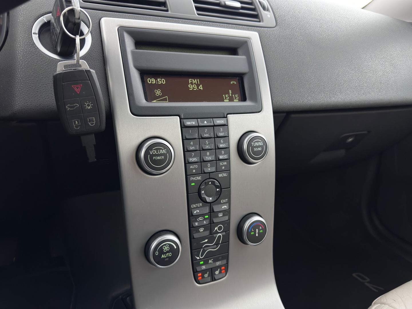 Volvo C70 Convertible 2.0D Momentum Aut. *LUXURY-LEATHER | XENON-PLUS | NAVI-FULLMAP | MEMORY-PACK | HEATED-COMFORTSEATS | ECC | KEYLESS | PDC | CRUISE | 18''ALU*