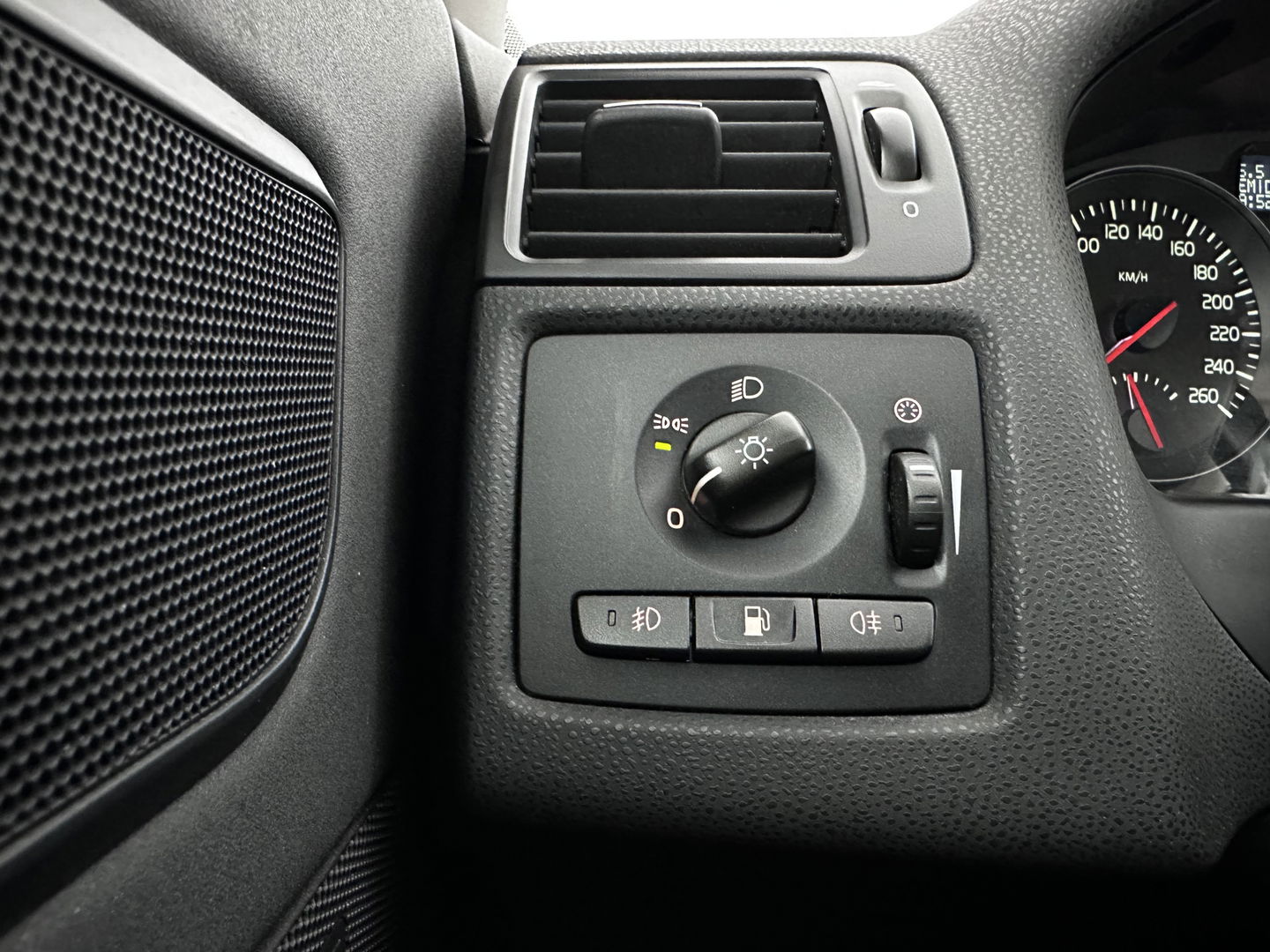 Volvo C70 Convertible 2.0D Momentum Aut. *LUXURY-LEATHER | XENON-PLUS | NAVI-FULLMAP | MEMORY-PACK | HEATED-COMFORTSEATS | ECC | KEYLESS | PDC | CRUISE | 18''ALU*