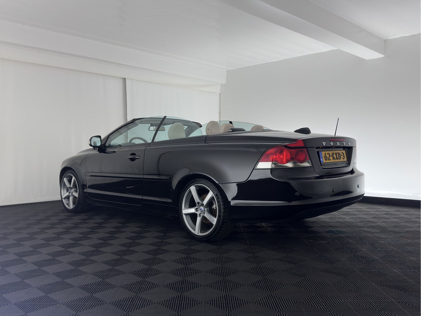 Volvo C70 Convertible 2.0D Momentum Aut. *LUXURY-LEATHER | XENON-PLUS | NAVI-FULLMAP | MEMORY-PACK | HEATED-COMFORTSEATS | ECC | KEYLESS | PDC | CRUISE | 18''ALU*