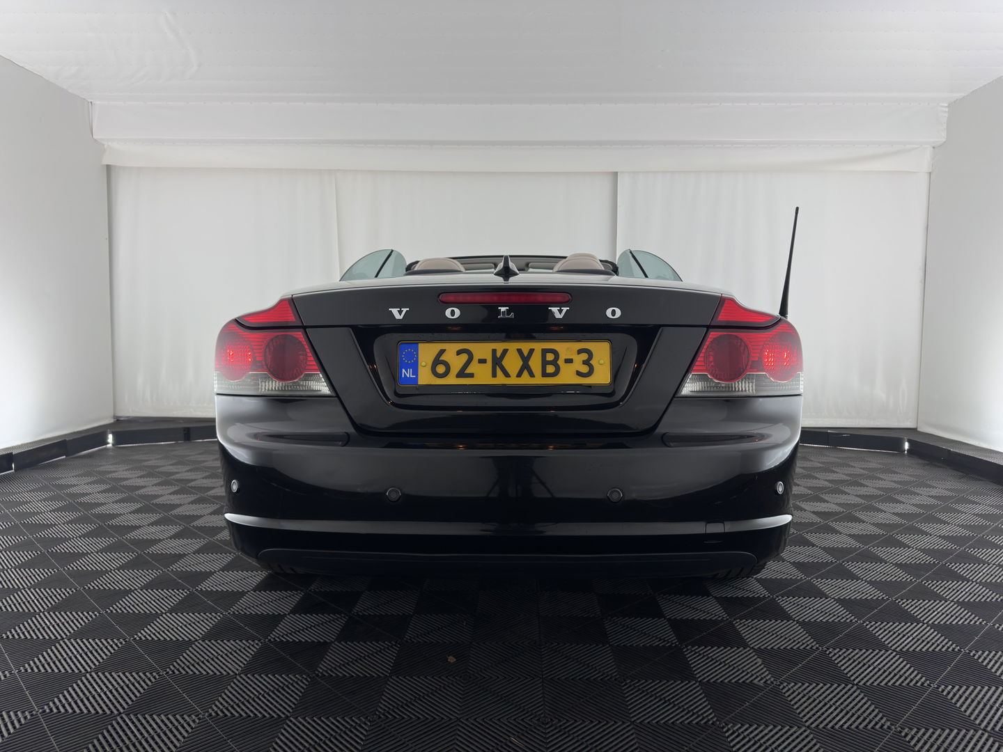 Volvo C70 Convertible 2.0D Momentum Aut. *LUXURY-LEATHER | XENON-PLUS | NAVI-FULLMAP | MEMORY-PACK | HEATED-COMFORTSEATS | ECC | KEYLESS | PDC | CRUISE | 18''ALU*