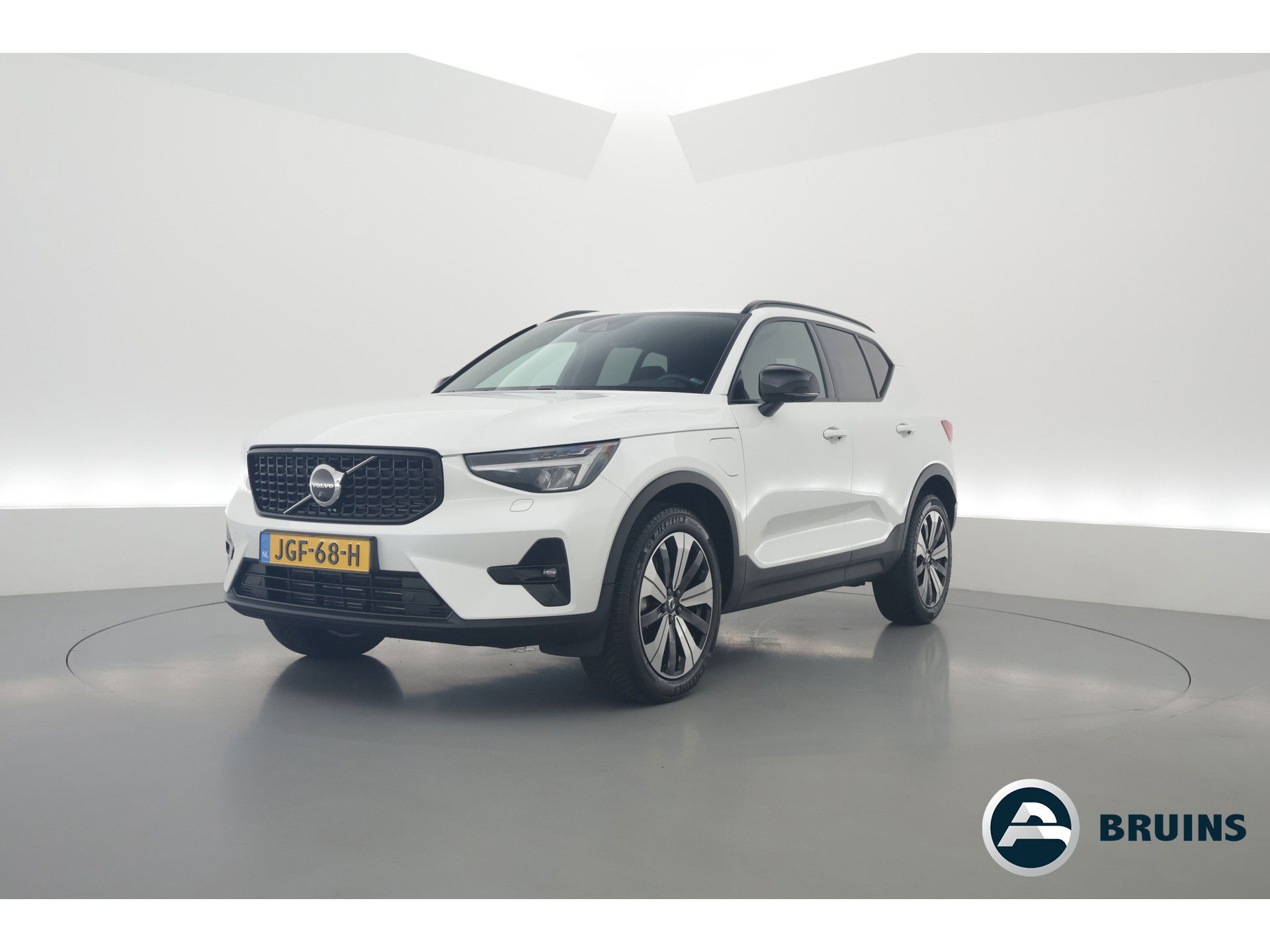 Volvo XC40 1.5 T4 Plug-in hybrid Plus Dark | 360 camera | elek. stoelen + verwarmd | H&K Audio |