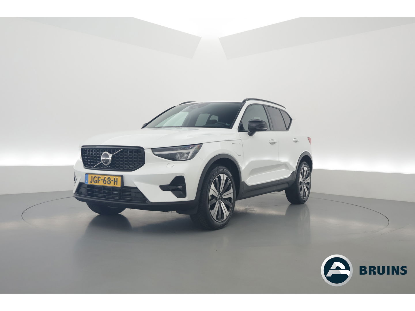 Volvo XC40 1.5 T4 Plug-in hybrid Plus Dark | 360 camera | elek. stoelen + verwarmd | H&K Audio |