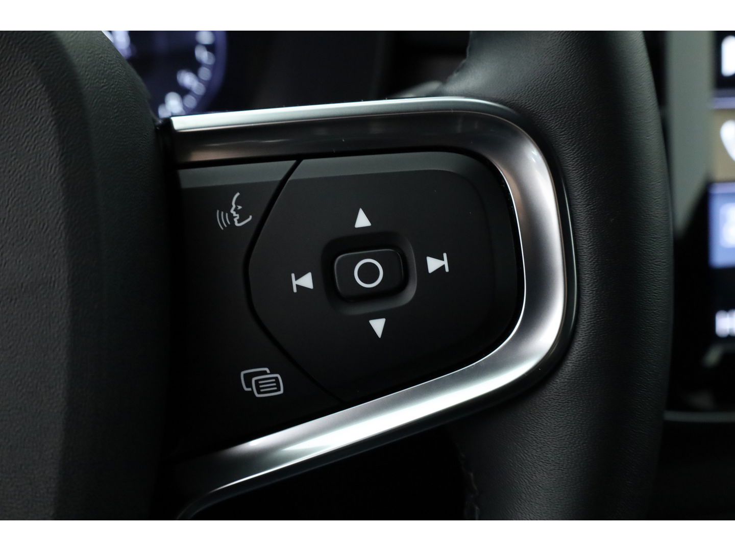 Volvo XC40 1.5 T4 Plug-in hybrid Plus Dark | 360 camera | elek. stoelen + verwarmd | H&K Audio |