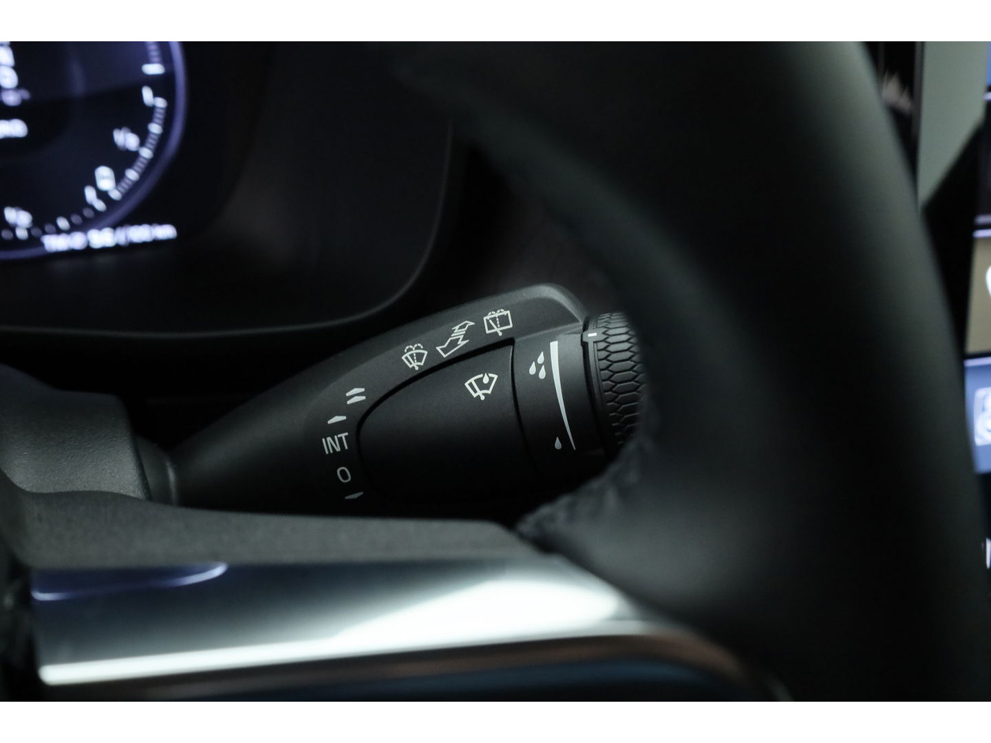 Volvo XC40 1.5 T4 Plug-in hybrid Plus Dark | 360 camera | elek. stoelen + verwarmd | H&K Audio |