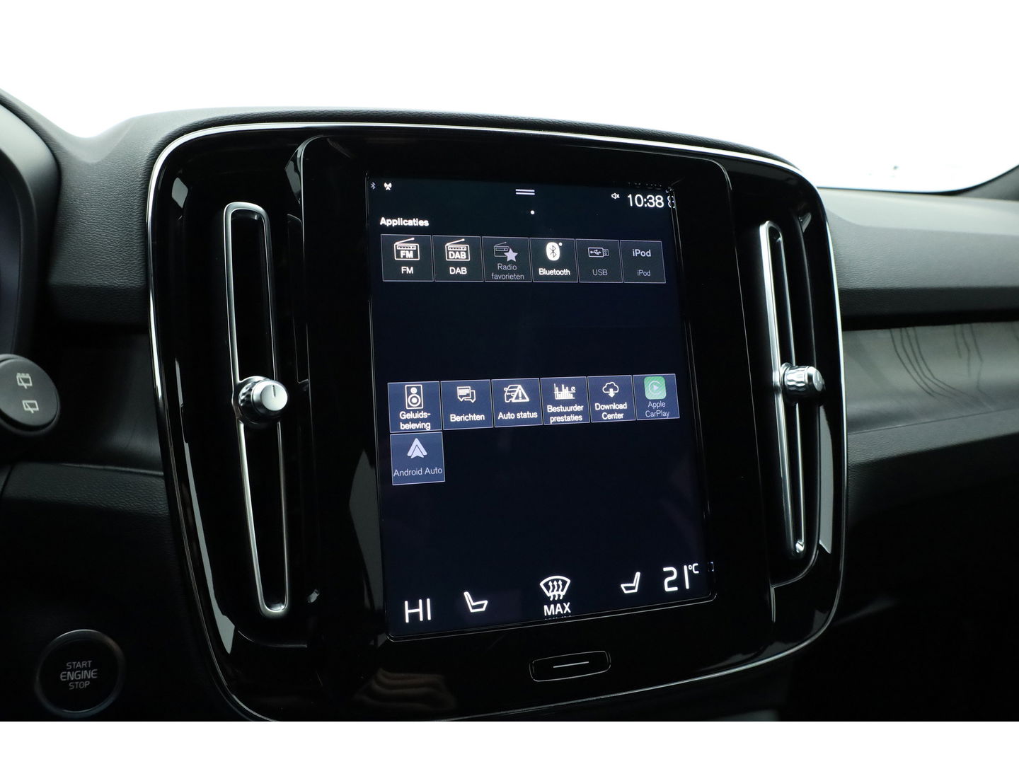 Volvo XC40 1.5 T4 Plug-in hybrid Plus Dark | 360 camera | elek. stoelen + verwarmd | H&K Audio |