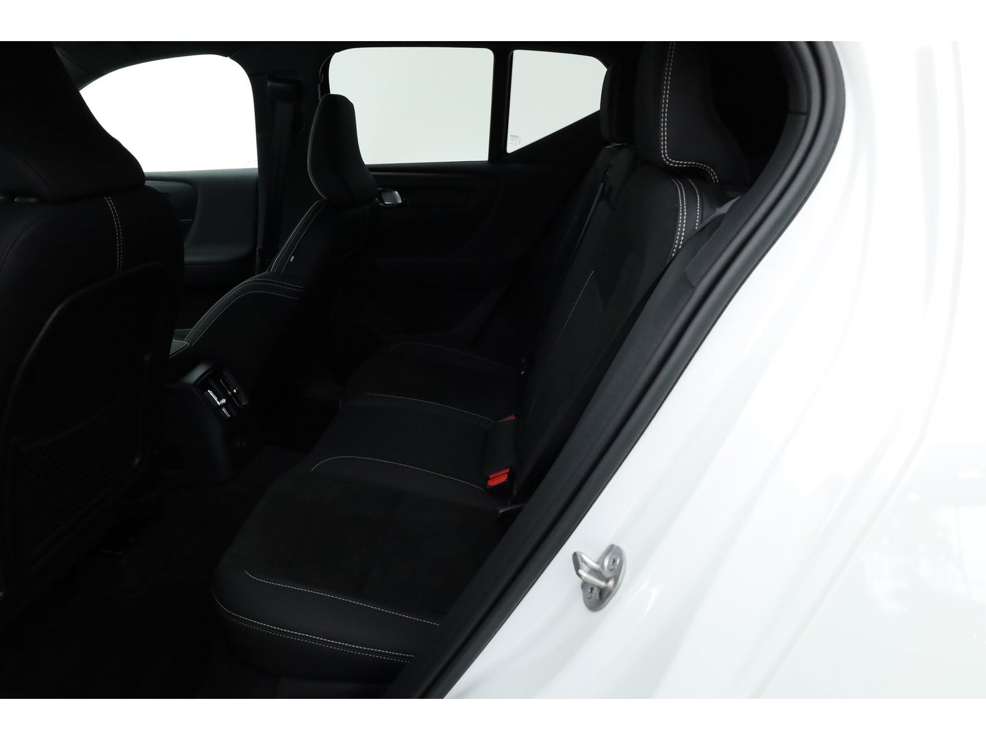 Volvo XC40 1.5 T4 Plug-in hybrid Plus Dark | 360 camera | elek. stoelen + verwarmd | H&K Audio |