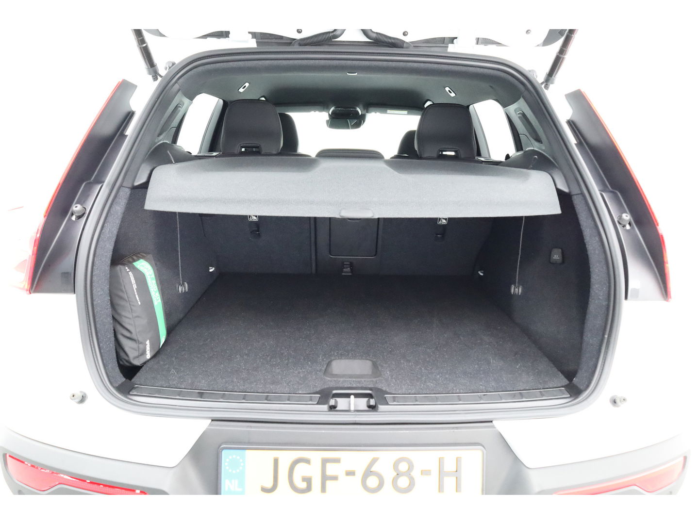 Volvo XC40 1.5 T4 Plug-in hybrid Plus Dark | 360 camera | elek. stoelen + verwarmd | H&K Audio |