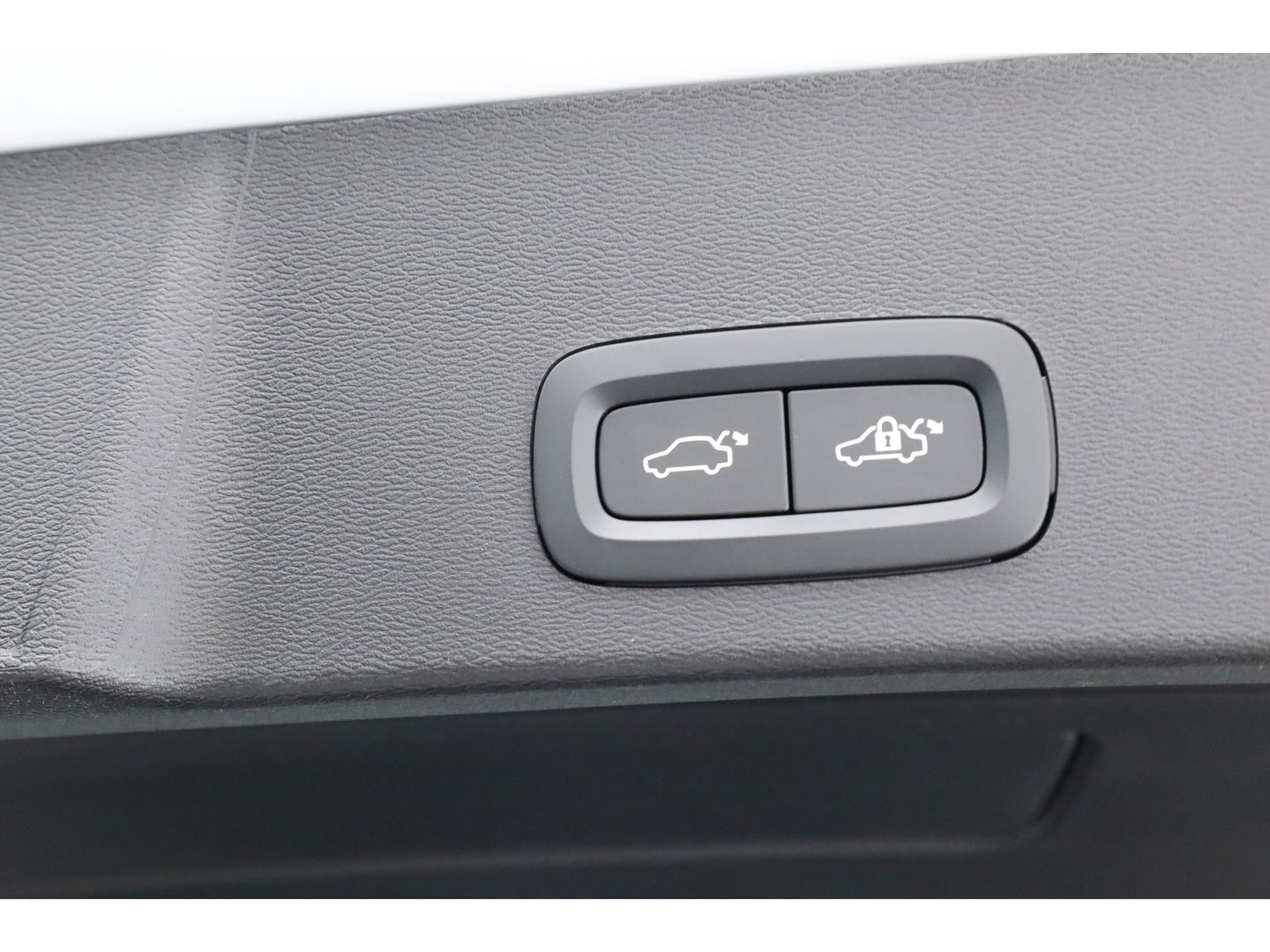 Volvo XC40 1.5 T4 Plug-in hybrid Plus Dark | 360 camera | elek. stoelen + verwarmd | H&K Audio |