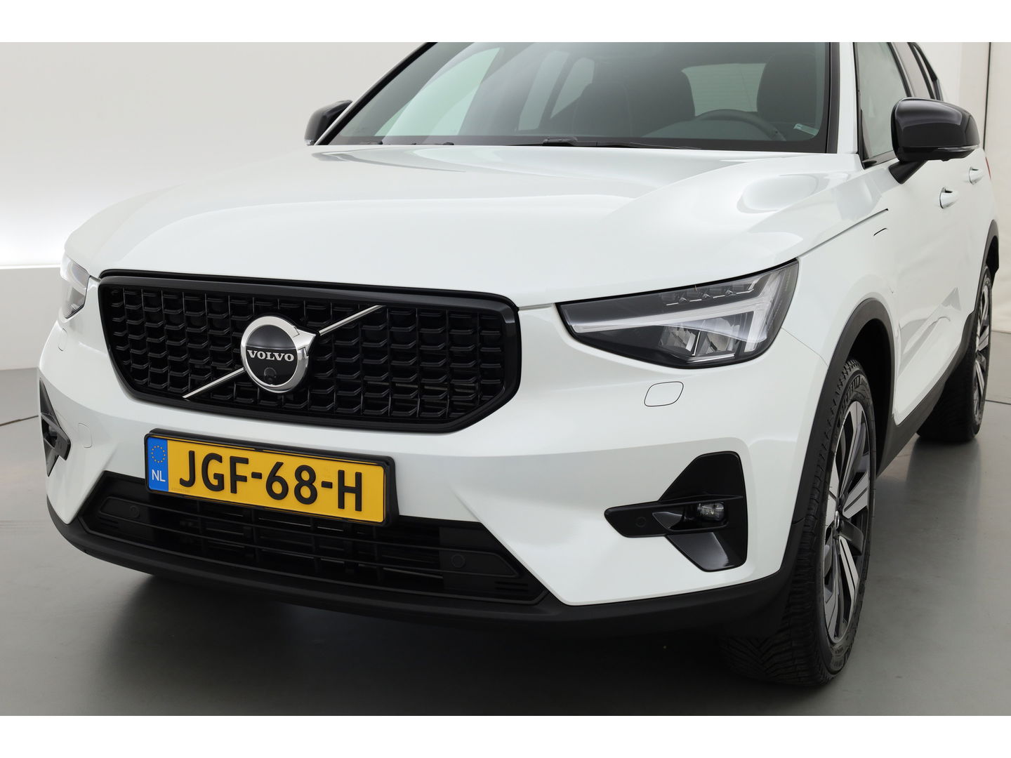Volvo XC40 1.5 T4 Plug-in hybrid Plus Dark | 360 camera | elek. stoelen + verwarmd | H&K Audio |