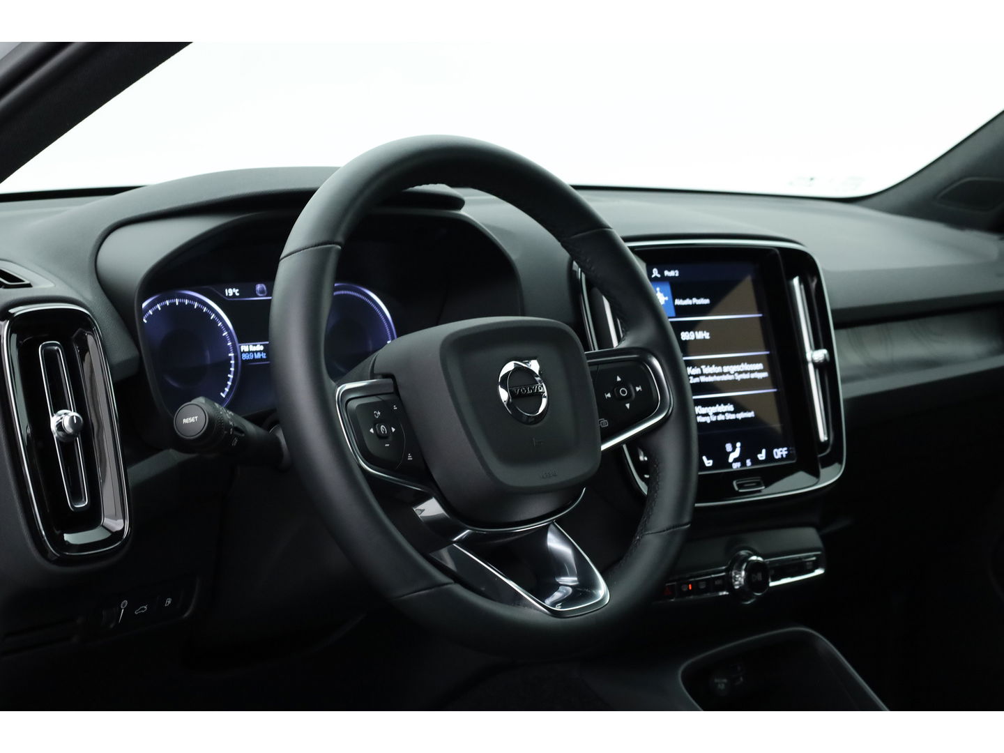 Volvo XC40 1.5 T4 Plug-in hybrid Plus Dark | 360 camera | elek. stoelen + verwarmd | H&K Audio |