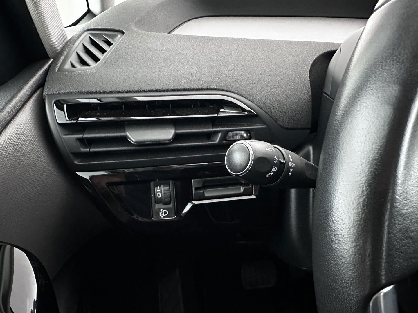 Citroën Grand C4 Spacetourer 1.2 PureTech Business [ 7-Pers. ] (INCL-BTW) *NAVI-FULLMAP | DIGI-COCKPIT | KEYLESS | COMFORT-SEATS | PANO-WINDOW | CARPLAY | ECC | PDC | CRUISE | TOWBAR | SHIFT-PADDELS |  16''ALU*