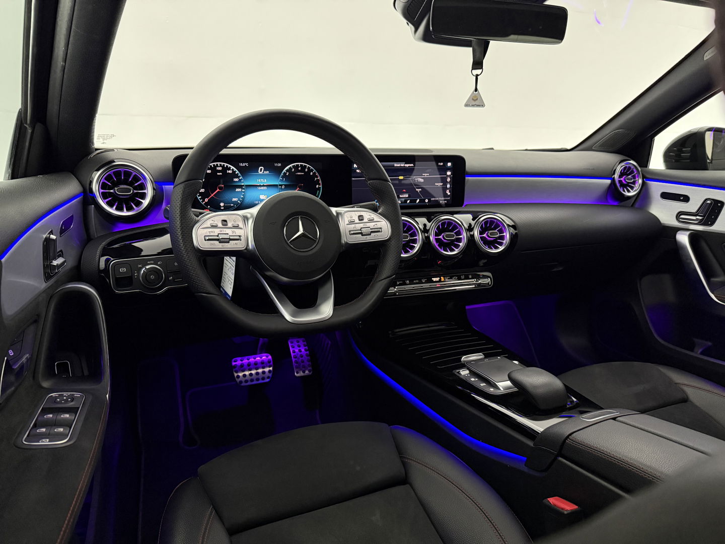Mercedes-Benz A-Klasse 250 e AMG | Pano | Sfeerverl. | Memory | Virtual | Camera | Keyless | Trekh. | Carplay
