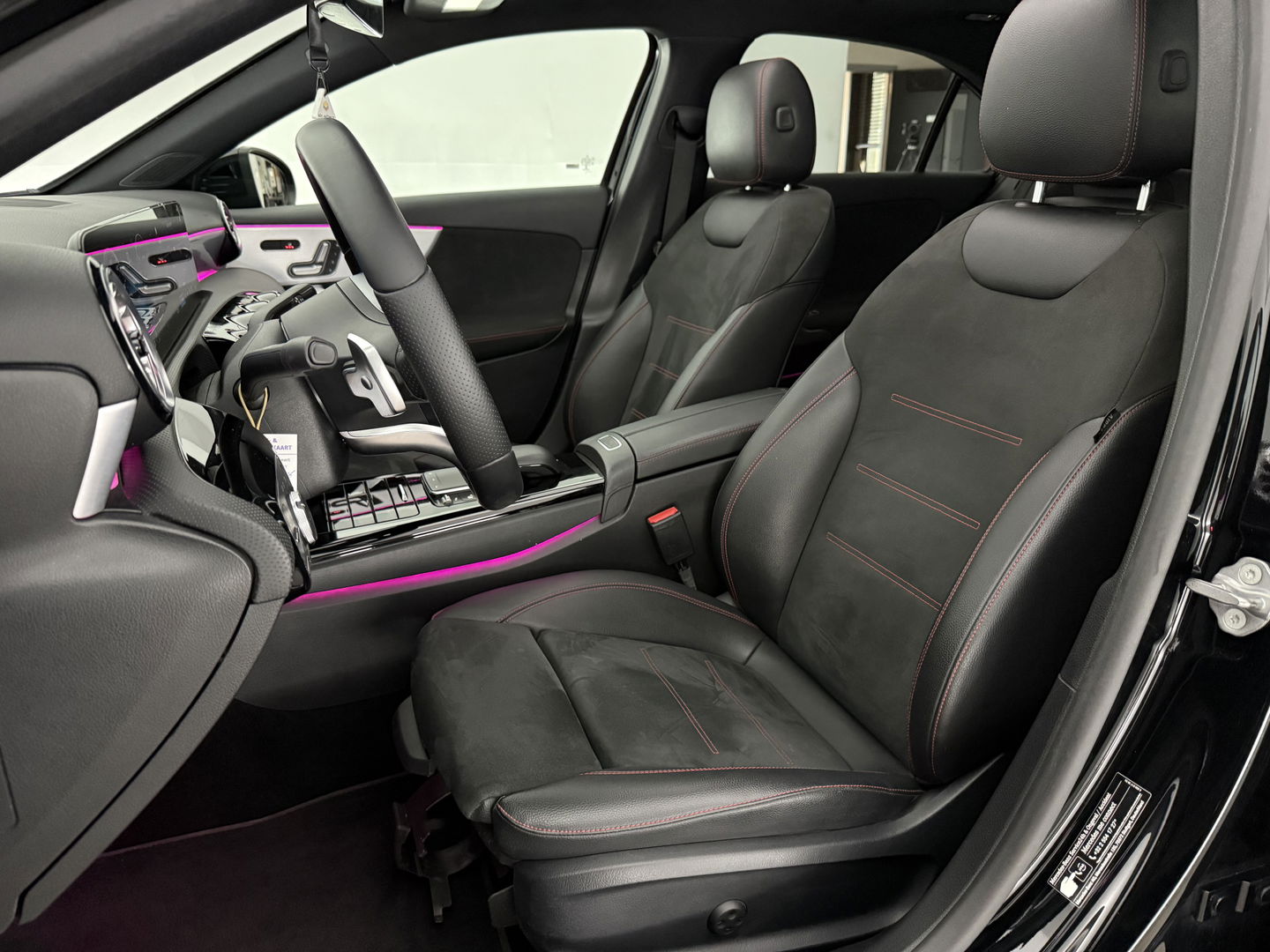 Mercedes-Benz A-Klasse 250 e AMG | Pano | Sfeerverl. | Memory | Virtual | Camera | Keyless | Trekh. | Carplay