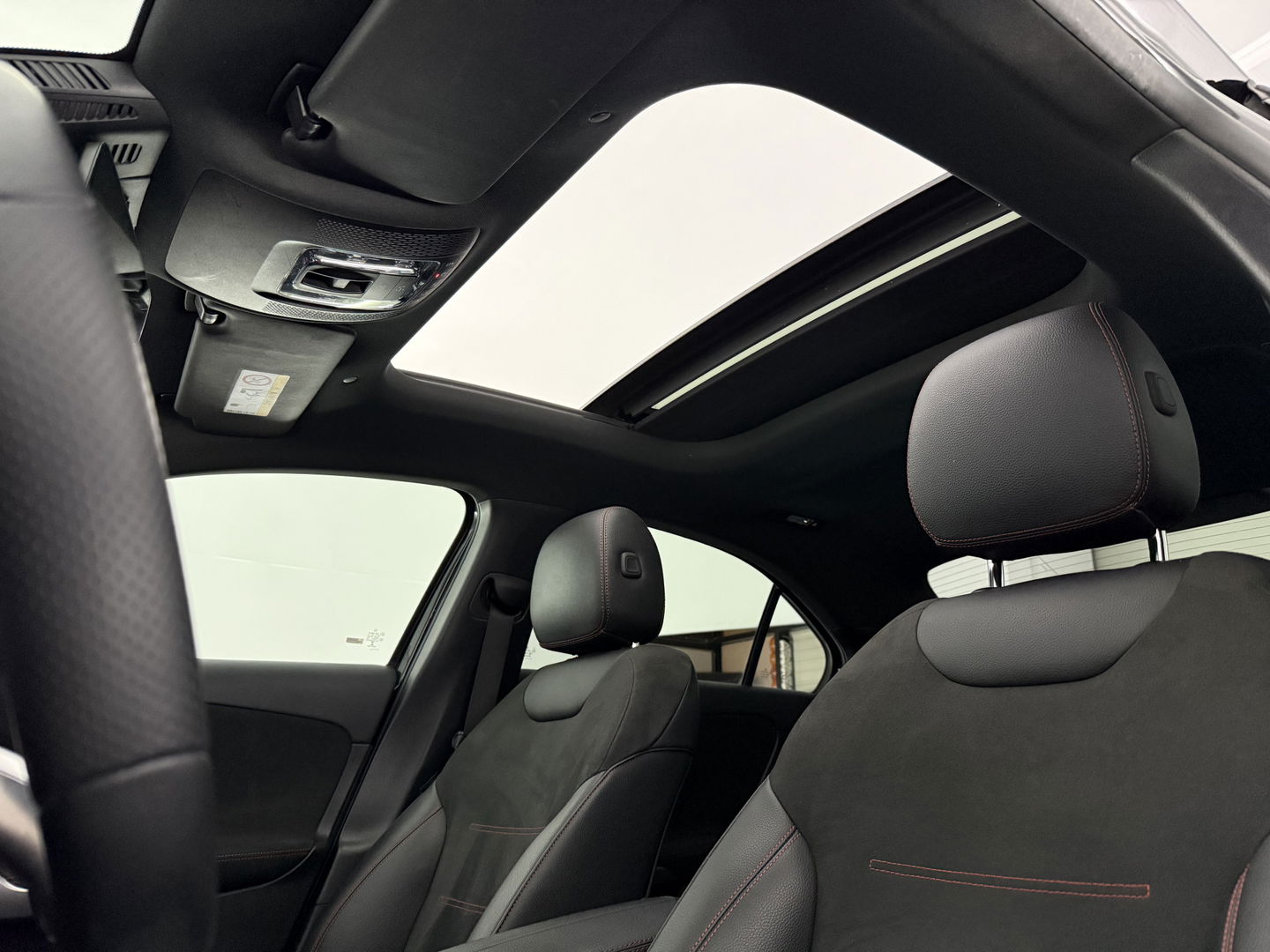 Mercedes-Benz A-Klasse 250 e AMG | Pano | Sfeerverl. | Memory | Virtual | Camera | Keyless | Trekh. | Carplay