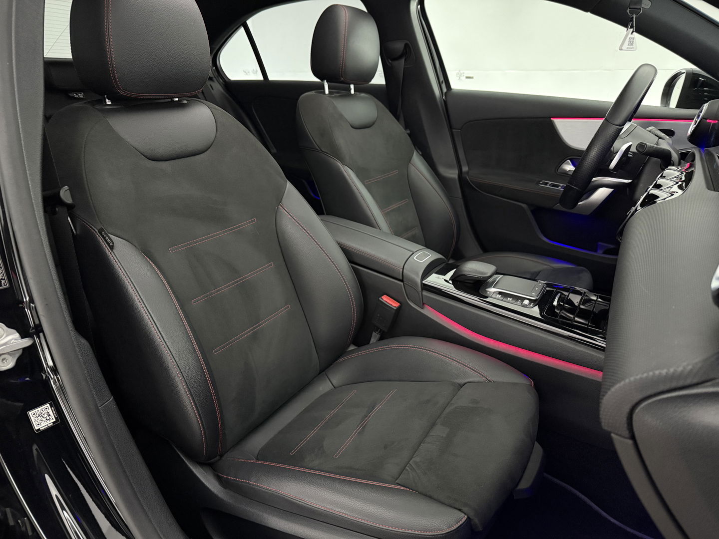 Mercedes-Benz A-Klasse 250 e AMG | Pano | Sfeerverl. | Memory | Virtual | Camera | Keyless | Trekh. | Carplay