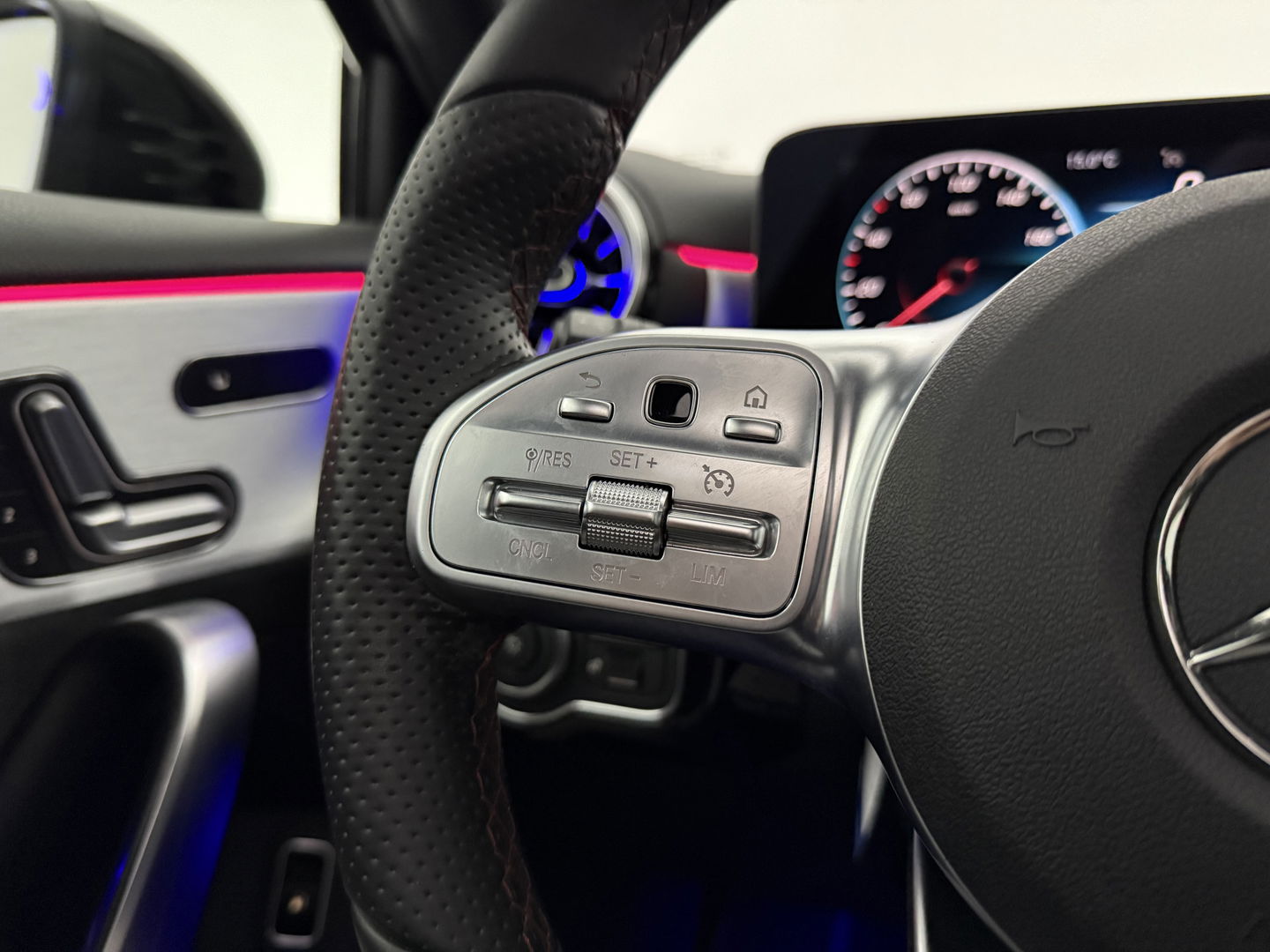 Mercedes-Benz A-Klasse 250 e AMG | Pano | Sfeerverl. | Memory | Virtual | Camera | Keyless | Trekh. | Carplay