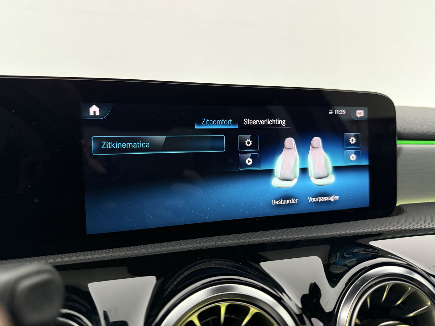 Mercedes-Benz A-Klasse 250 e AMG | Pano | Sfeerverl. | Memory | Virtual | Camera | Keyless | Trekh. | Carplay
