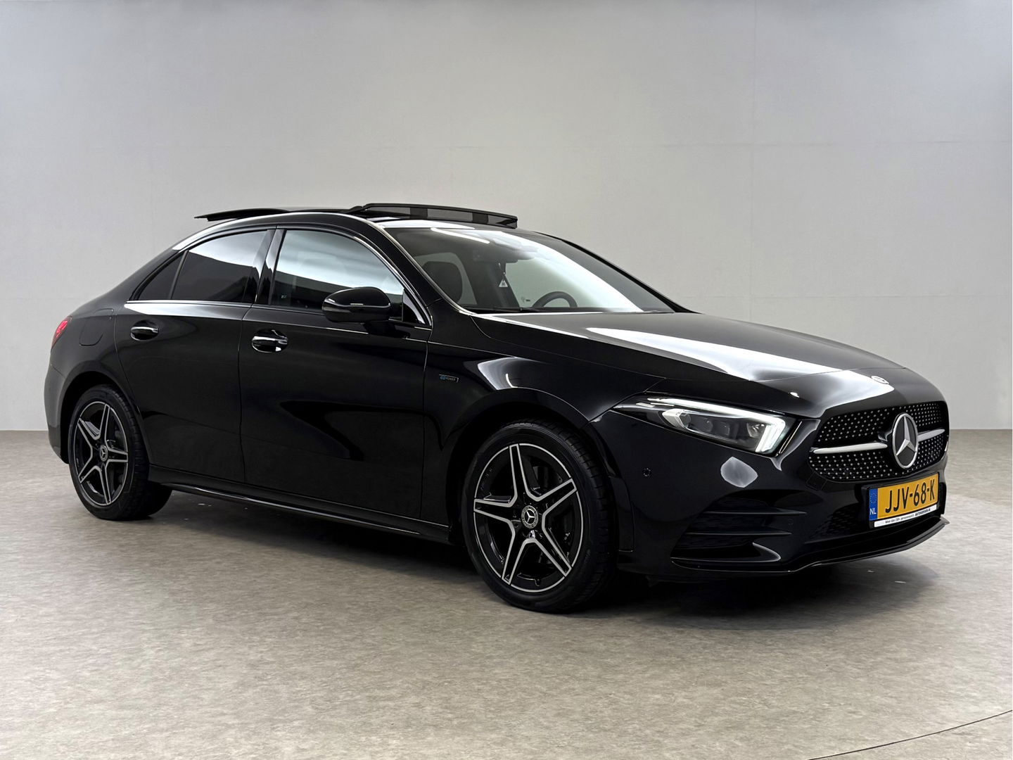 Mercedes-Benz A-Klasse 250 e AMG | Pano | Sfeerverl. | Memory | Virtual | Camera | Keyless | Trekh. | Carplay