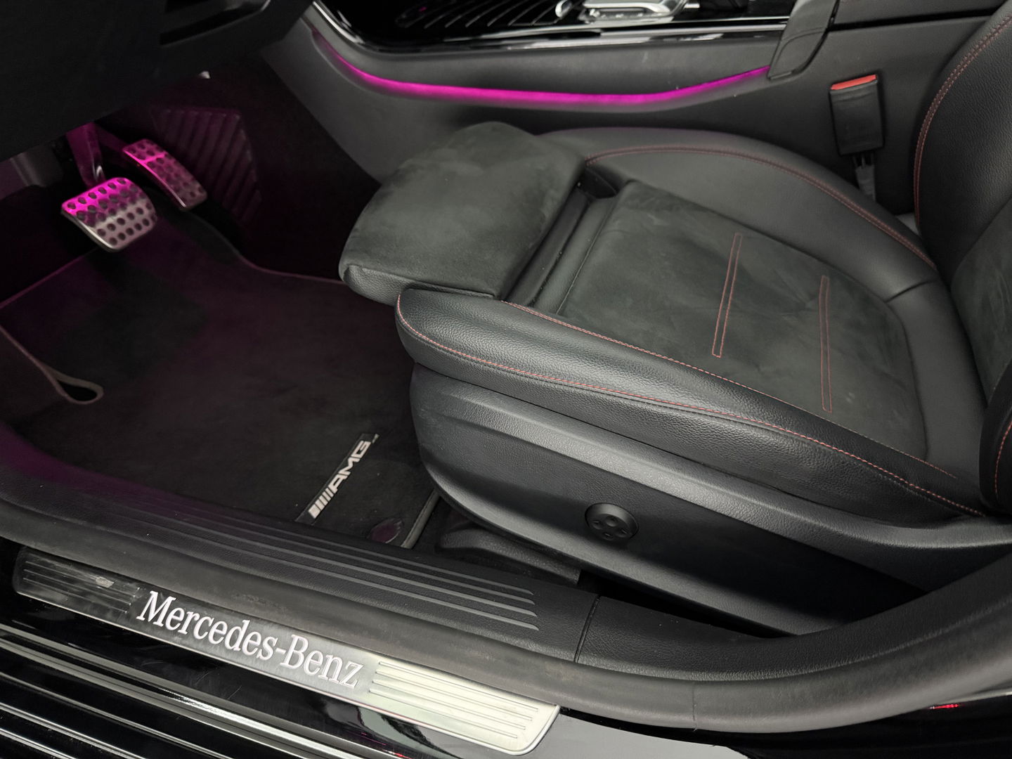 Mercedes-Benz A-Klasse 250 e AMG | Pano | Sfeerverl. | Memory | Virtual | Camera | Keyless | Trekh. | Carplay