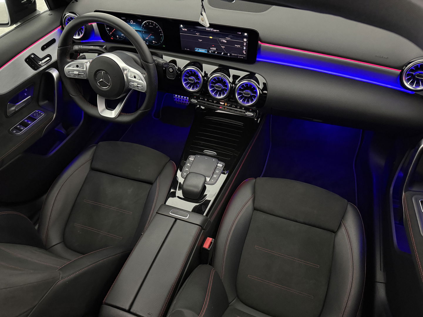 Mercedes-Benz A-Klasse 250 e AMG | Pano | Sfeerverl. | Memory | Virtual | Camera | Keyless | Trekh. | Carplay