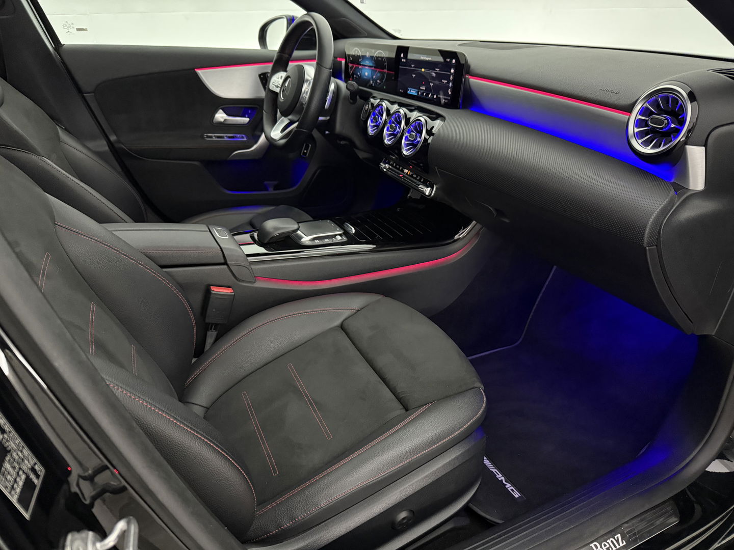 Mercedes-Benz A-Klasse 250 e AMG | Pano | Sfeerverl. | Memory | Virtual | Camera | Keyless | Trekh. | Carplay