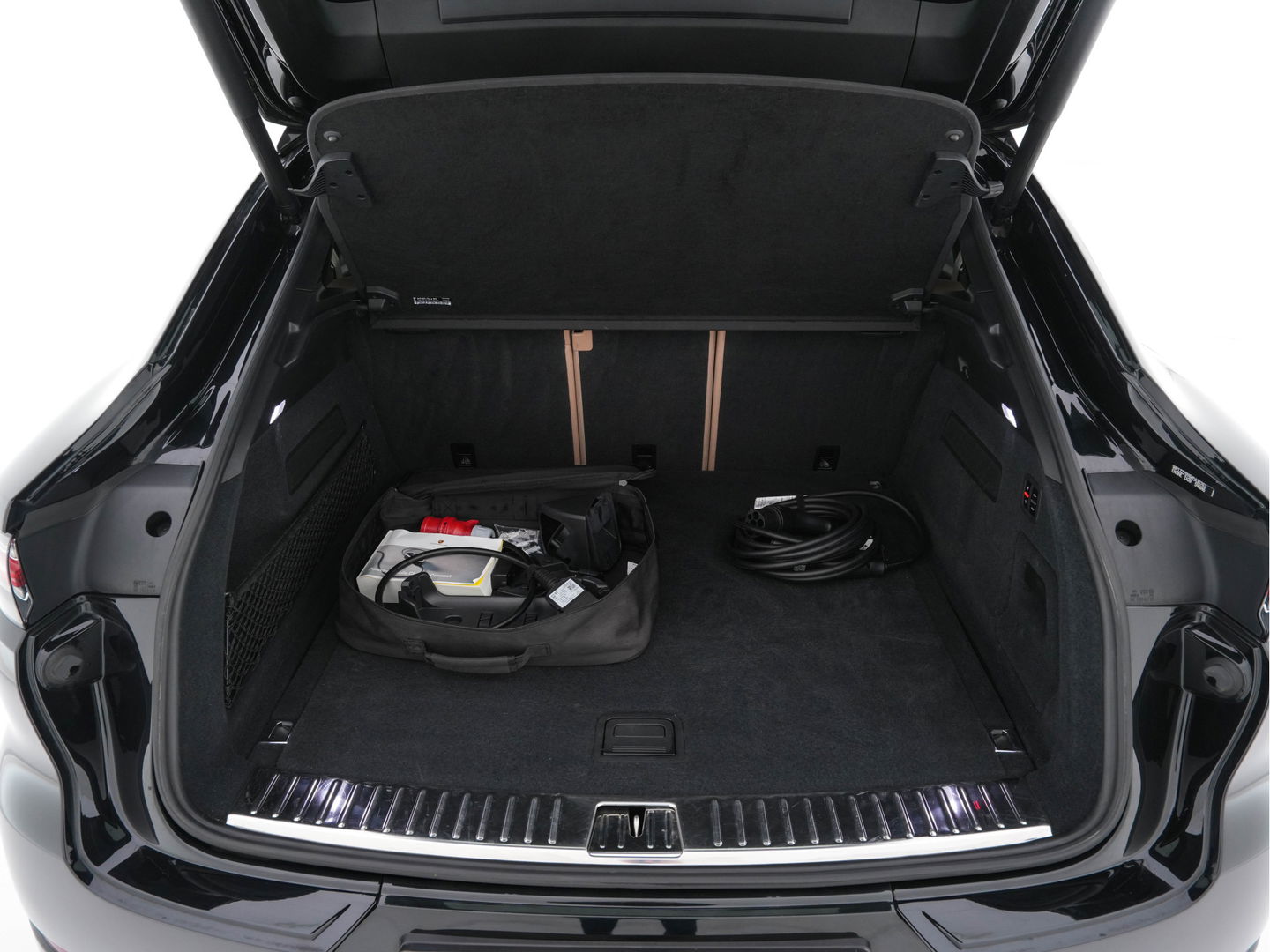 Porsche Cayenne Coupé 3.0 E-Hybrid Platinum Edition (INCL.BTW) *LUXURY-LEATHER | FULL-LED | MEMORY-PACK | BLIND-SPOT | BOSE-SOUND | HEATED-COMFORTSEATS | AIR-SUSPENSION | SPORT-EXHAUST | KEYLESS | CAMERA | DAB+ | NAVI-FULLMAP | TOWBAR | 22''AL