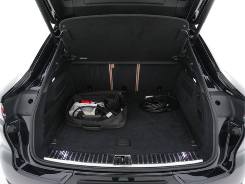 Porsche Cayenne Coupé 3.0 E-Hybrid Platinum Edition (INCL.BTW) *LUXURY-LEATHER | FULL-LED | MEMORY-PACK | BLIND-SPOT | BOSE-SOUND | HEATED-COMFORTSEATS | AIR-SUSPENSION | SPORT-EXHAUST | KEYLESS | CAMERA | DAB+ | NAVI-FULLMAP | TOWBAR | 22''AL