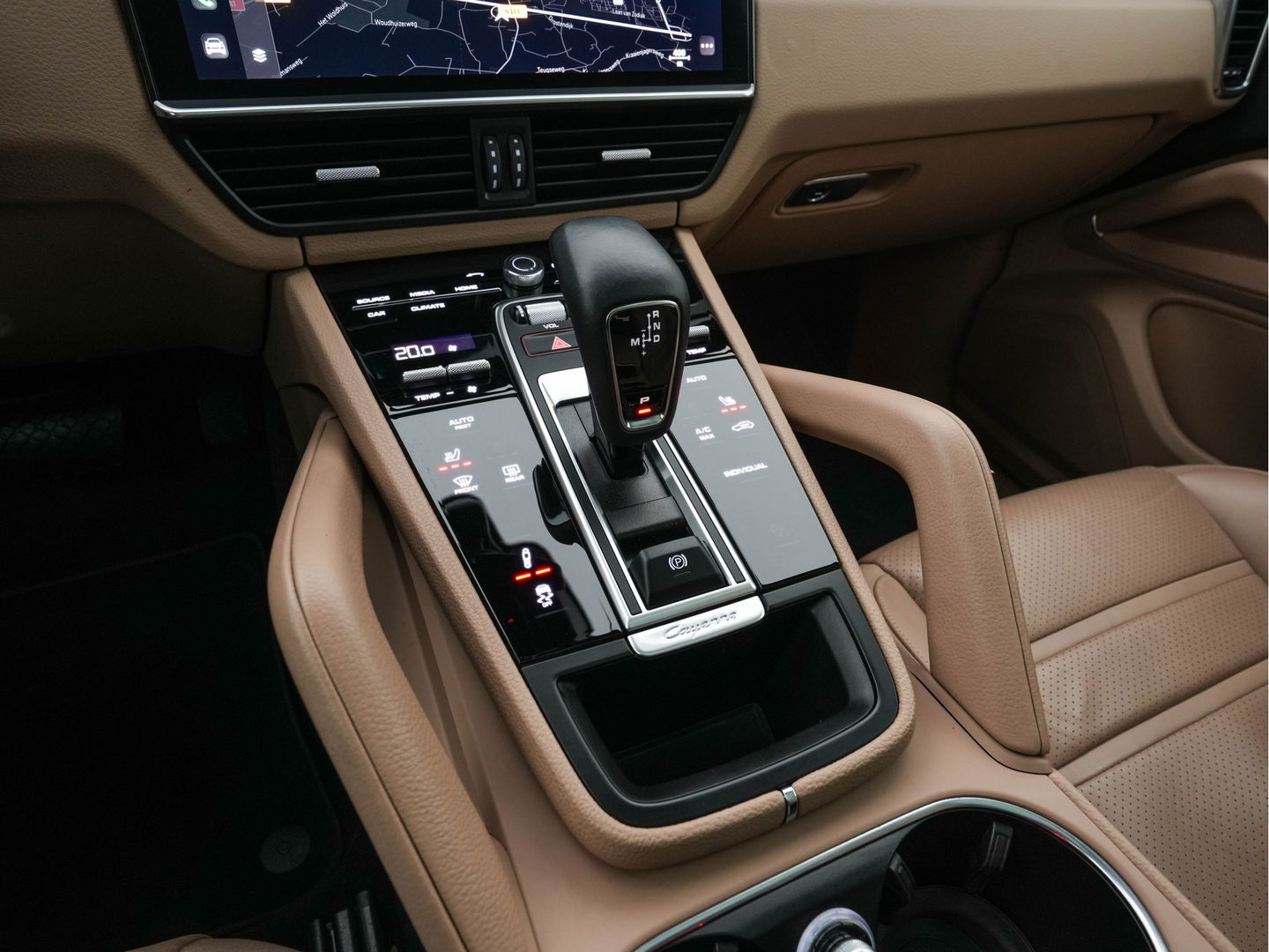 Porsche Cayenne Coupé 3.0 E-Hybrid Platinum Edition (INCL.BTW) *LUXURY-LEATHER | FULL-LED | MEMORY-PACK | BLIND-SPOT | BOSE-SOUND | HEATED-COMFORTSEATS | AIR-SUSPENSION | SPORT-EXHAUST | KEYLESS | CAMERA | DAB+ | NAVI-FULLMAP | TOWBAR | 22''AL