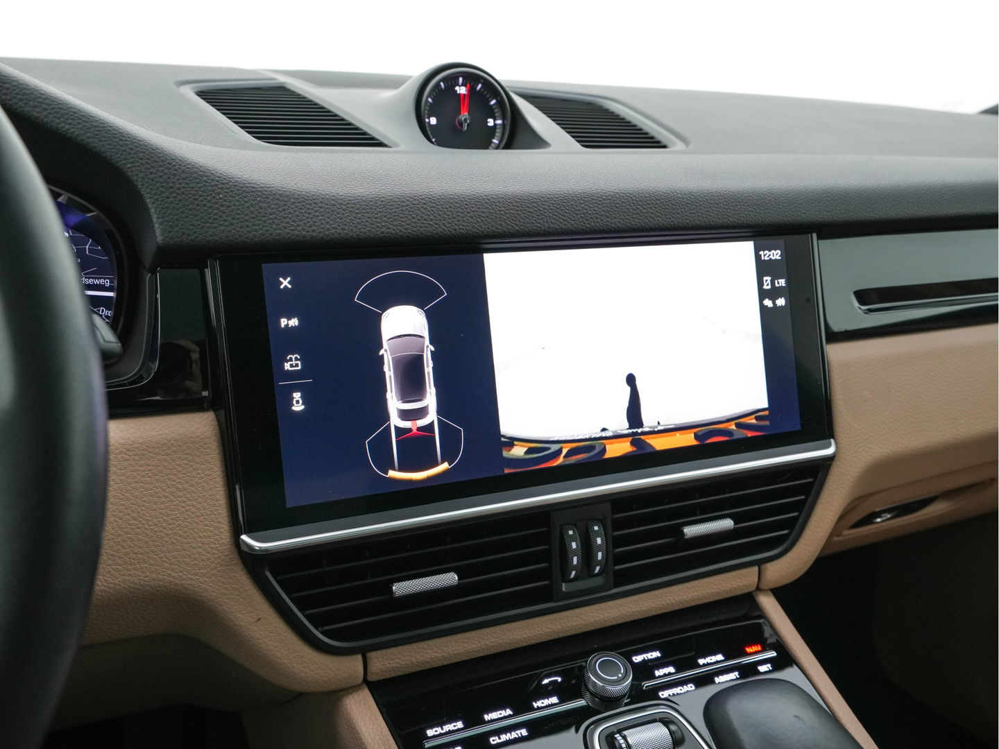 Porsche Cayenne Coupé 3.0 E-Hybrid Platinum Edition (INCL.BTW) *LUXURY-LEATHER | FULL-LED | MEMORY-PACK | BLIND-SPOT | BOSE-SOUND | HEATED-COMFORTSEATS | AIR-SUSPENSION | SPORT-EXHAUST | KEYLESS | CAMERA | DAB+ | NAVI-FULLMAP | TOWBAR | 22''AL