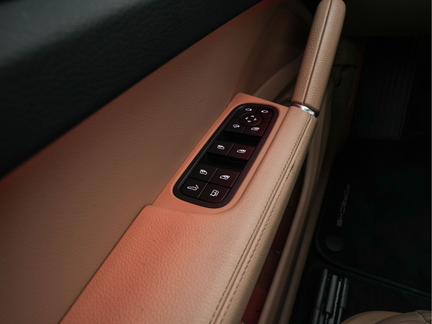 Porsche Cayenne Coupé 3.0 E-Hybrid Platinum Edition (INCL.BTW) *LUXURY-LEATHER | FULL-LED | MEMORY-PACK | BLIND-SPOT | BOSE-SOUND | HEATED-COMFORTSEATS | AIR-SUSPENSION | SPORT-EXHAUST | KEYLESS | CAMERA | DAB+ | NAVI-FULLMAP | TOWBAR | 22''AL