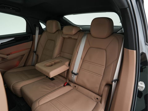 Porsche Cayenne Coupé 3.0 E-Hybrid Platinum Edition (INCL.BTW) *LUXURY-LEATHER | FULL-LED | MEMORY-PACK | BLIND-SPOT | BOSE-SOUND | HEATED-COMFORTSEATS | AIR-SUSPENSION | SPORT-EXHAUST | KEYLESS | CAMERA | DAB+ | NAVI-FULLMAP | TOWBAR | 22''AL