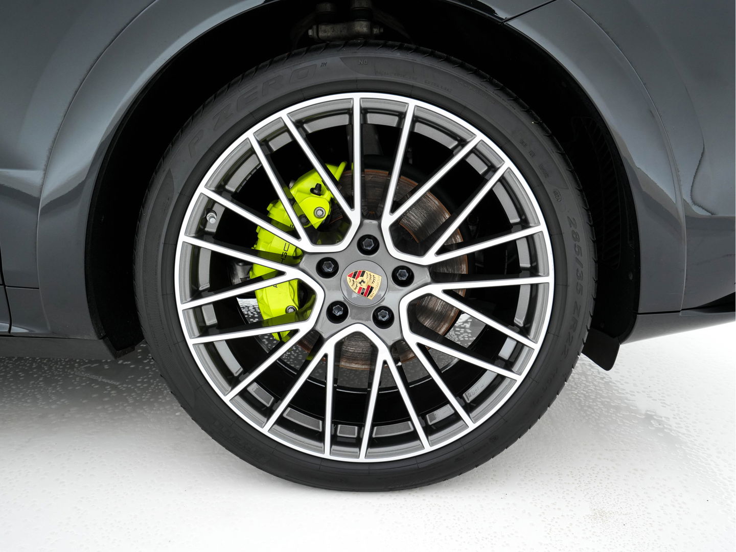 Porsche Cayenne Coupé 3.0 E-Hybrid Platinum Edition (INCL.BTW) *LUXURY-LEATHER | FULL-LED | MEMORY-PACK | BLIND-SPOT | BOSE-SOUND | HEATED-COMFORTSEATS | AIR-SUSPENSION | SPORT-EXHAUST | KEYLESS | CAMERA | DAB+ | NAVI-FULLMAP | TOWBAR | 22''AL