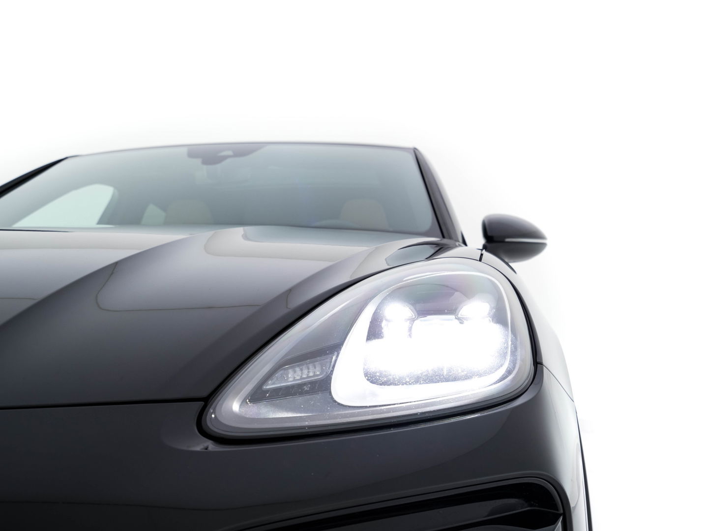 Porsche Cayenne Coupé 3.0 E-Hybrid Platinum Edition (INCL.BTW) *LUXURY-LEATHER | FULL-LED | MEMORY-PACK | BLIND-SPOT | BOSE-SOUND | HEATED-COMFORTSEATS | AIR-SUSPENSION | SPORT-EXHAUST | KEYLESS | CAMERA | DAB+ | NAVI-FULLMAP | TOWBAR | 22''AL