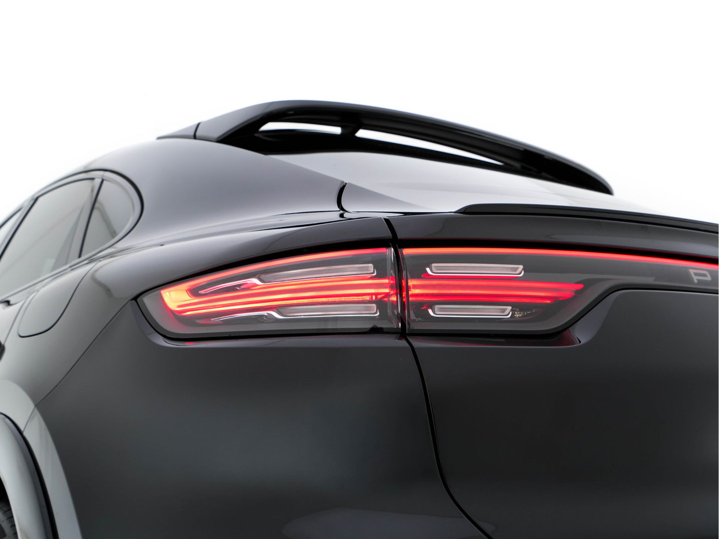 Porsche Cayenne Coupé 3.0 E-Hybrid Platinum Edition (INCL.BTW) *LUXURY-LEATHER | FULL-LED | MEMORY-PACK | BLIND-SPOT | BOSE-SOUND | HEATED-COMFORTSEATS | AIR-SUSPENSION | SPORT-EXHAUST | KEYLESS | CAMERA | DAB+ | NAVI-FULLMAP | TOWBAR | 22''AL