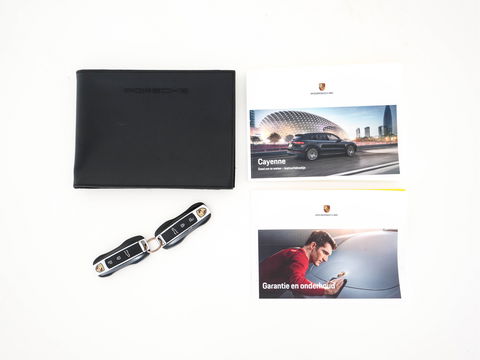 Porsche Cayenne Coupé 3.0 E-Hybrid Platinum Edition (INCL.BTW) *LUXURY-LEATHER | FULL-LED | MEMORY-PACK | BLIND-SPOT | BOSE-SOUND | HEATED-COMFORTSEATS | AIR-SUSPENSION | SPORT-EXHAUST | KEYLESS | CAMERA | DAB+ | NAVI-FULLMAP | TOWBAR | 22''AL