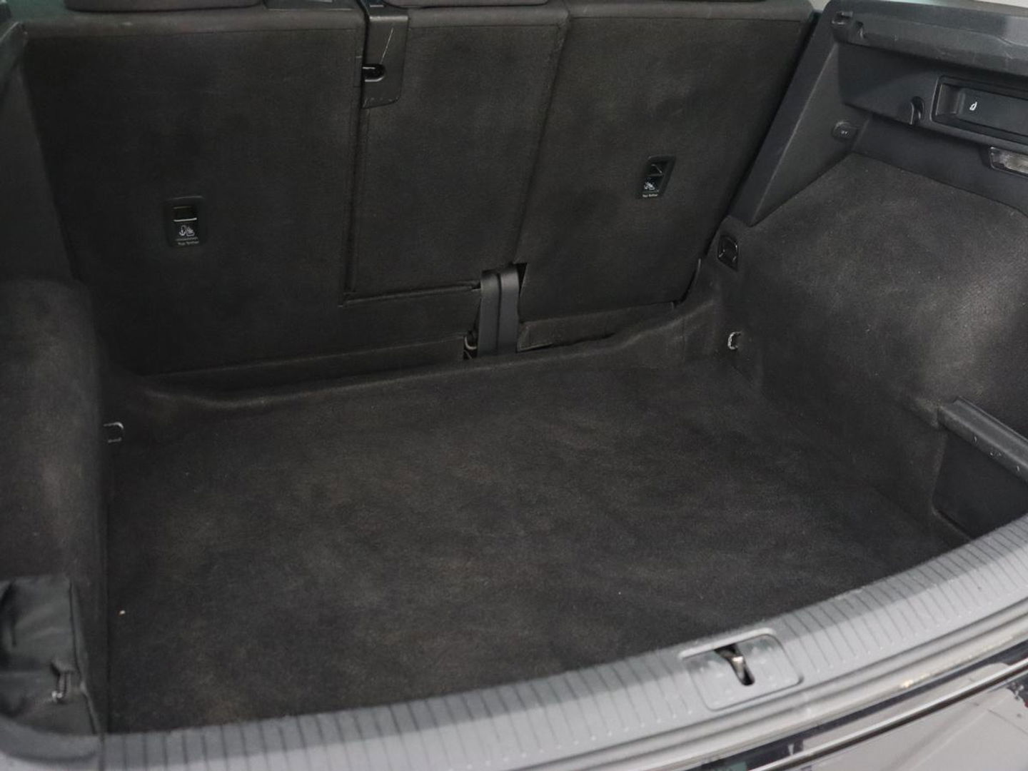 Volkswagen Tiguan 1.5 TSI Comfortline | Carplay | Adaptive cruise | Navigatie | DAB | Parkeerhulp | Climate control | Bluetooth | Getint glas