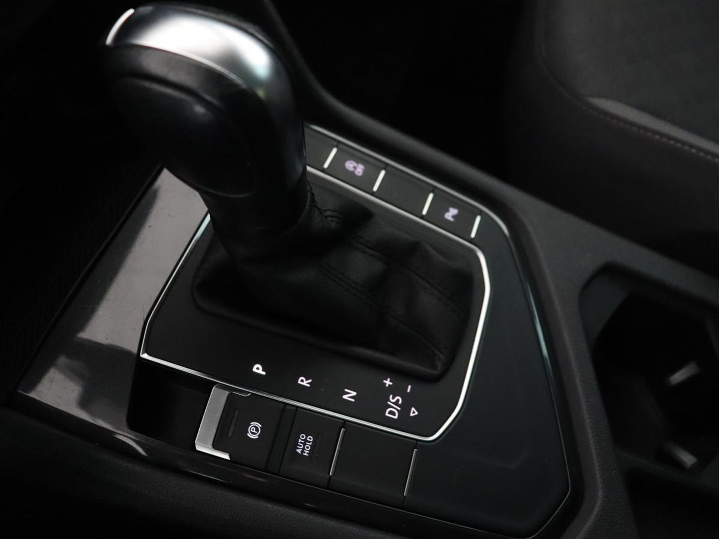 Volkswagen Tiguan 1.5 TSI Comfortline | Carplay | Adaptive cruise | Navigatie | DAB | Parkeerhulp | Climate control | Bluetooth | Getint glas