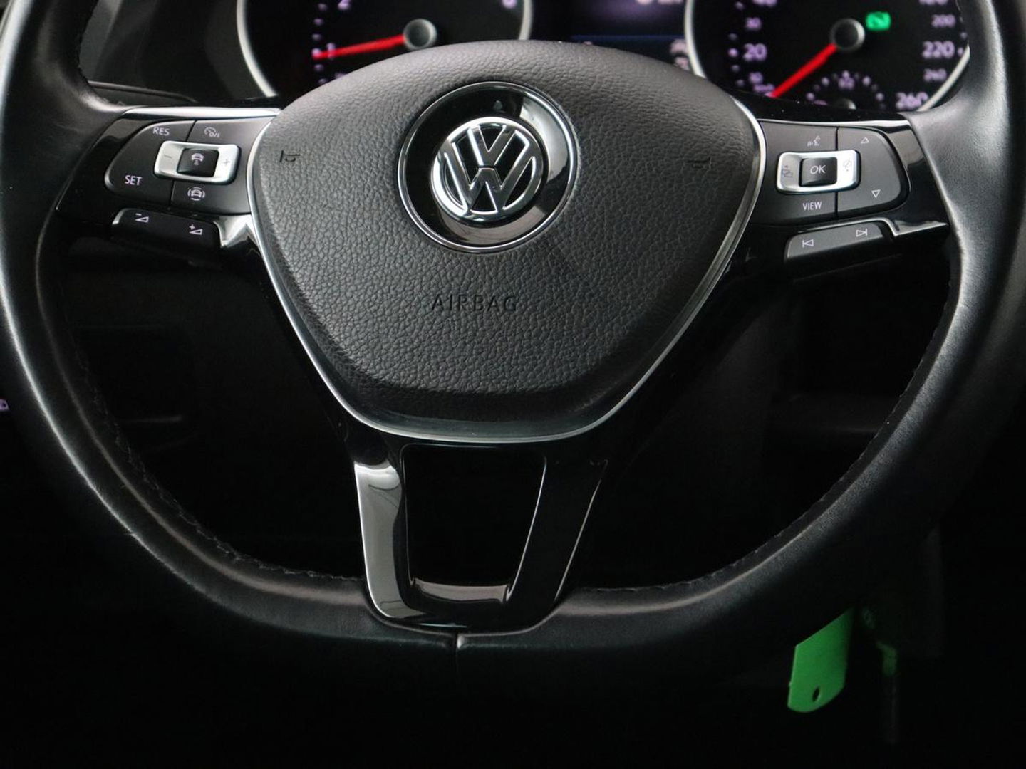 Volkswagen Tiguan 1.5 TSI Comfortline | Carplay | Adaptive cruise | Navigatie | DAB | Parkeerhulp | Climate control | Bluetooth | Getint glas