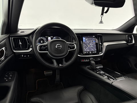 Volvo V60 2.0 T6 Twin Engine AWD 340PK R-Design | Pano | Memory | HuD | Sfeer | Massage | 360° | Trekh. | Stoel/Stuur verwarmd