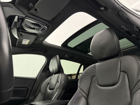 Volvo V60 2.0 T6 Twin Engine AWD 340PK R-Design | Pano | Memory | HuD | Sfeer | Massage | 360° | Trekh. | Stoel/Stuur verwarmd