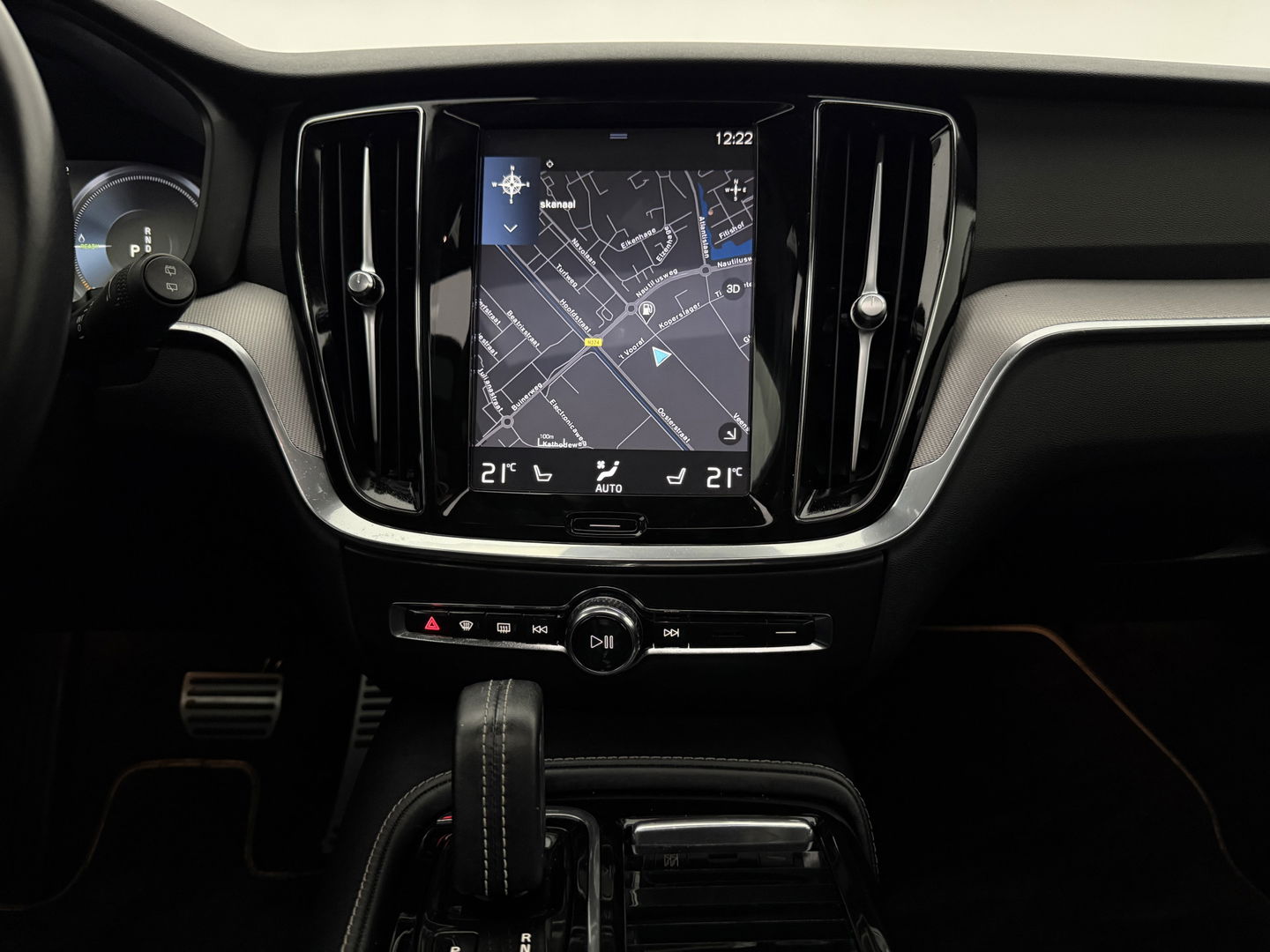 Volvo V60 2.0 T6 Twin Engine AWD 340PK R-Design | Pano | Memory | HuD | Sfeer | Massage | 360° | Trekh. | Stoel/Stuur verwarmd