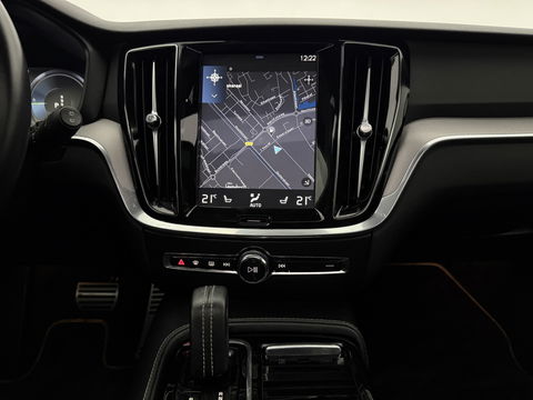 Volvo V60 2.0 T6 Twin Engine AWD 340PK R-Design | Pano | Memory | HuD | Sfeer | Massage | 360° | Trekh. | Stoel/Stuur verwarmd