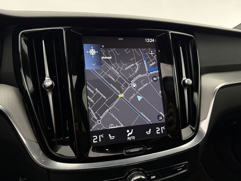 Volvo V60 2.0 T6 Twin Engine AWD 340PK R-Design | Pano | Memory | HuD | Sfeer | Massage | 360° | Trekh. | Stoel/Stuur verwarmd
