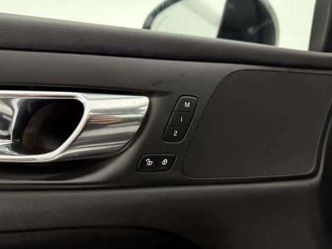 Volvo V60 2.0 T6 Twin Engine AWD 340PK R-Design | Pano | Memory | HuD | Sfeer | Massage | 360° | Trekh. | Stoel/Stuur verwarmd