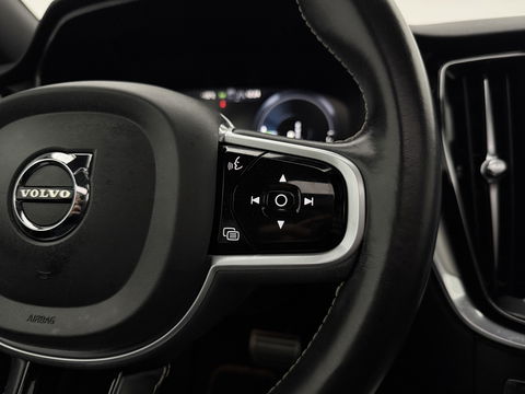 Volvo V60 2.0 T6 Twin Engine AWD 340PK R-Design | Pano | Memory | HuD | Sfeer | Massage | 360° | Trekh. | Stoel/Stuur verwarmd