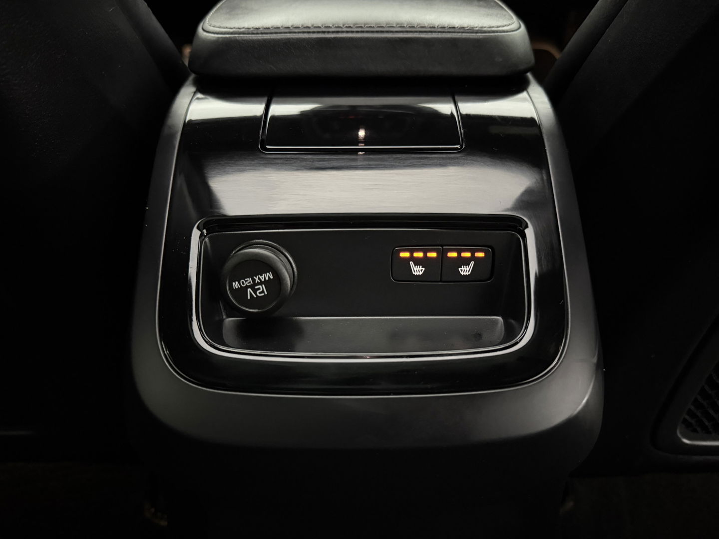 Volvo V60 2.0 T6 Twin Engine AWD 340PK R-Design | Pano | Memory | HuD | Sfeer | Massage | 360° | Trekh. | Stoel/Stuur verwarmd