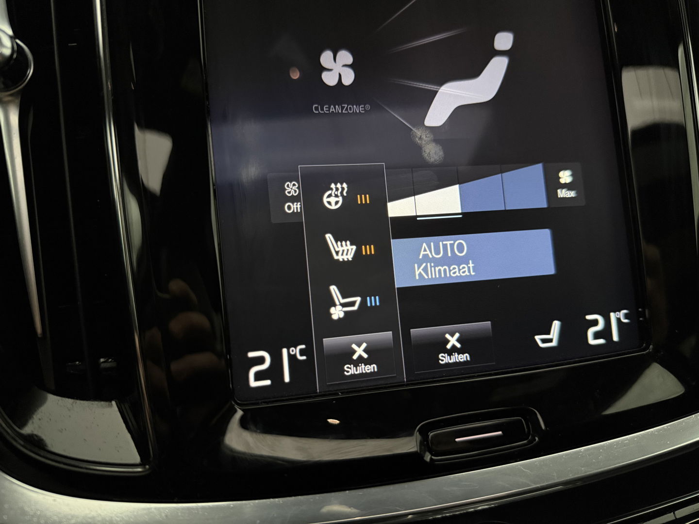 Volvo V60 2.0 T6 Twin Engine AWD 340PK R-Design | Pano | Memory | HuD | Sfeer | Massage | 360° | Trekh. | Stoel/Stuur verwarmd